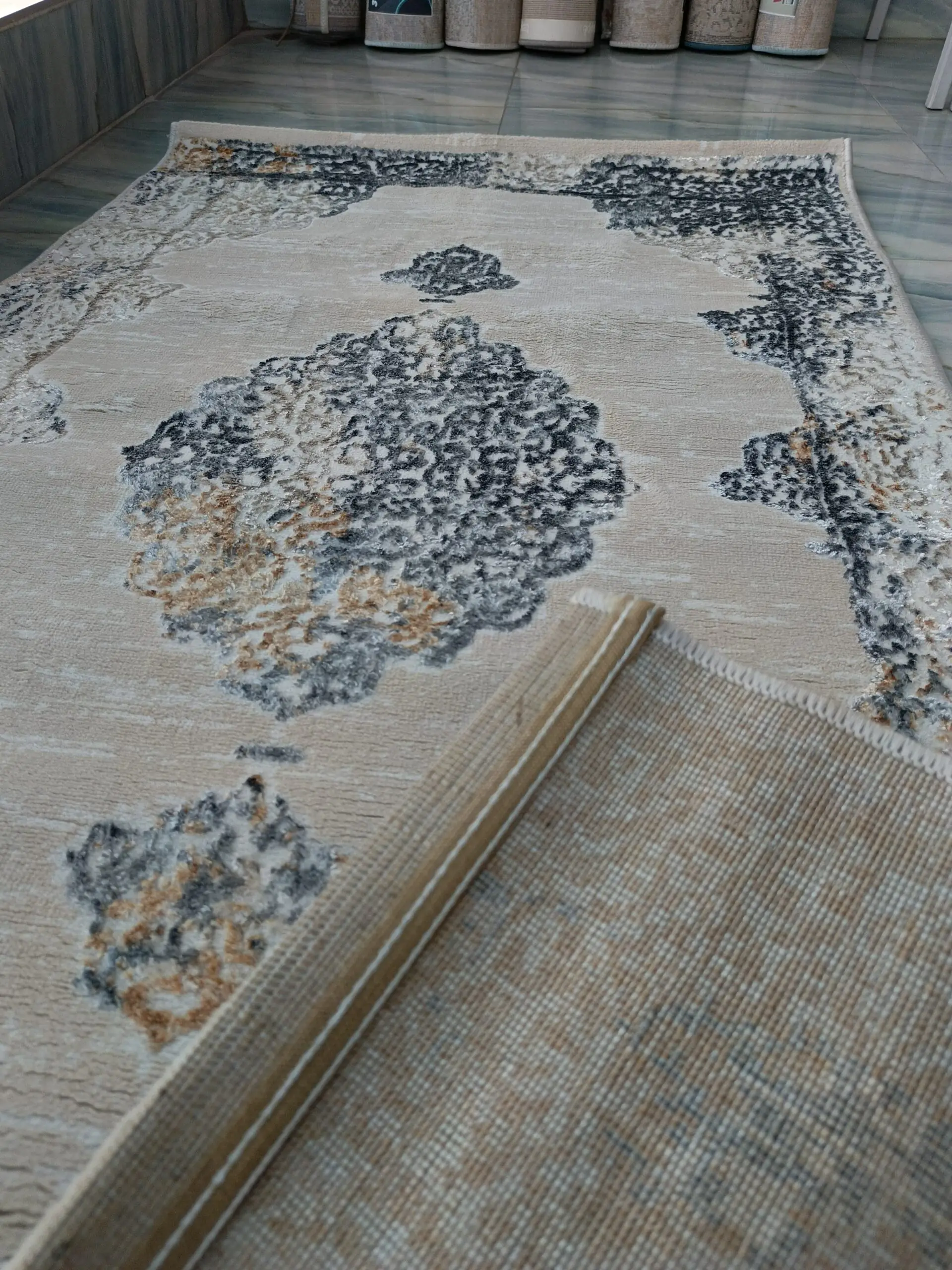 3D Shiny Vintage Carpet – Beige & Grey Medallion Design, Dual-View Luxury Rug