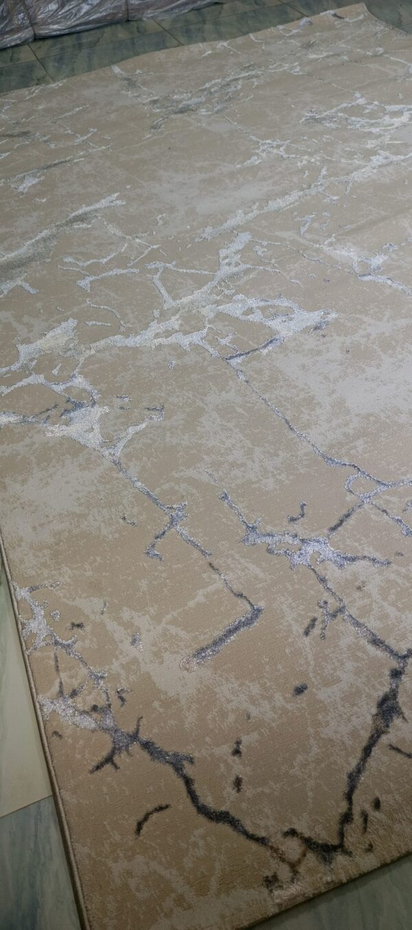Silver Marble Trace - Abstract Beige Duel-View Rug with Metallic Veins - Image 3