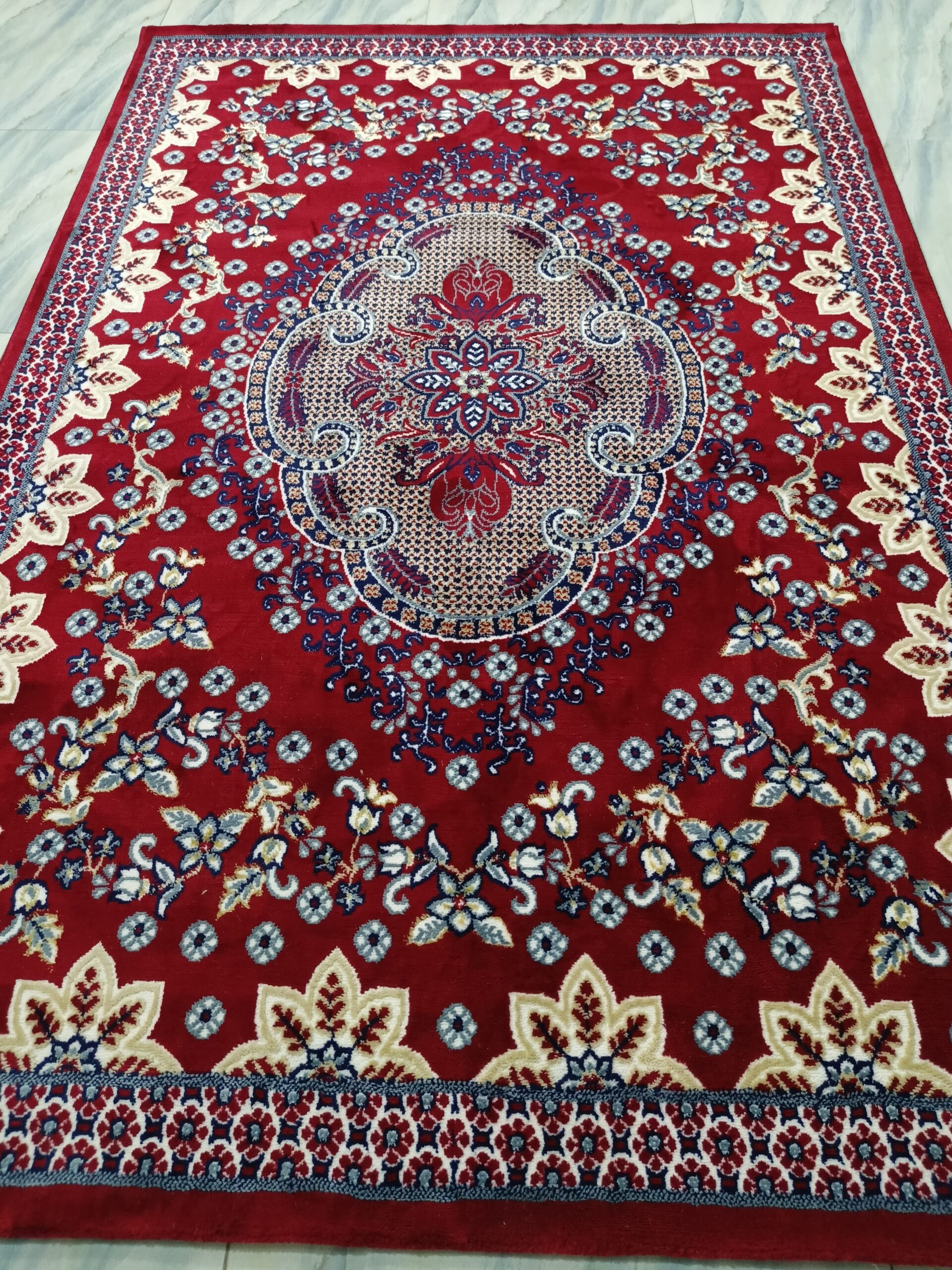 Crimson Blossom – 5x7 Ft Traditional Rug in Rich Maroon & Cream Floral