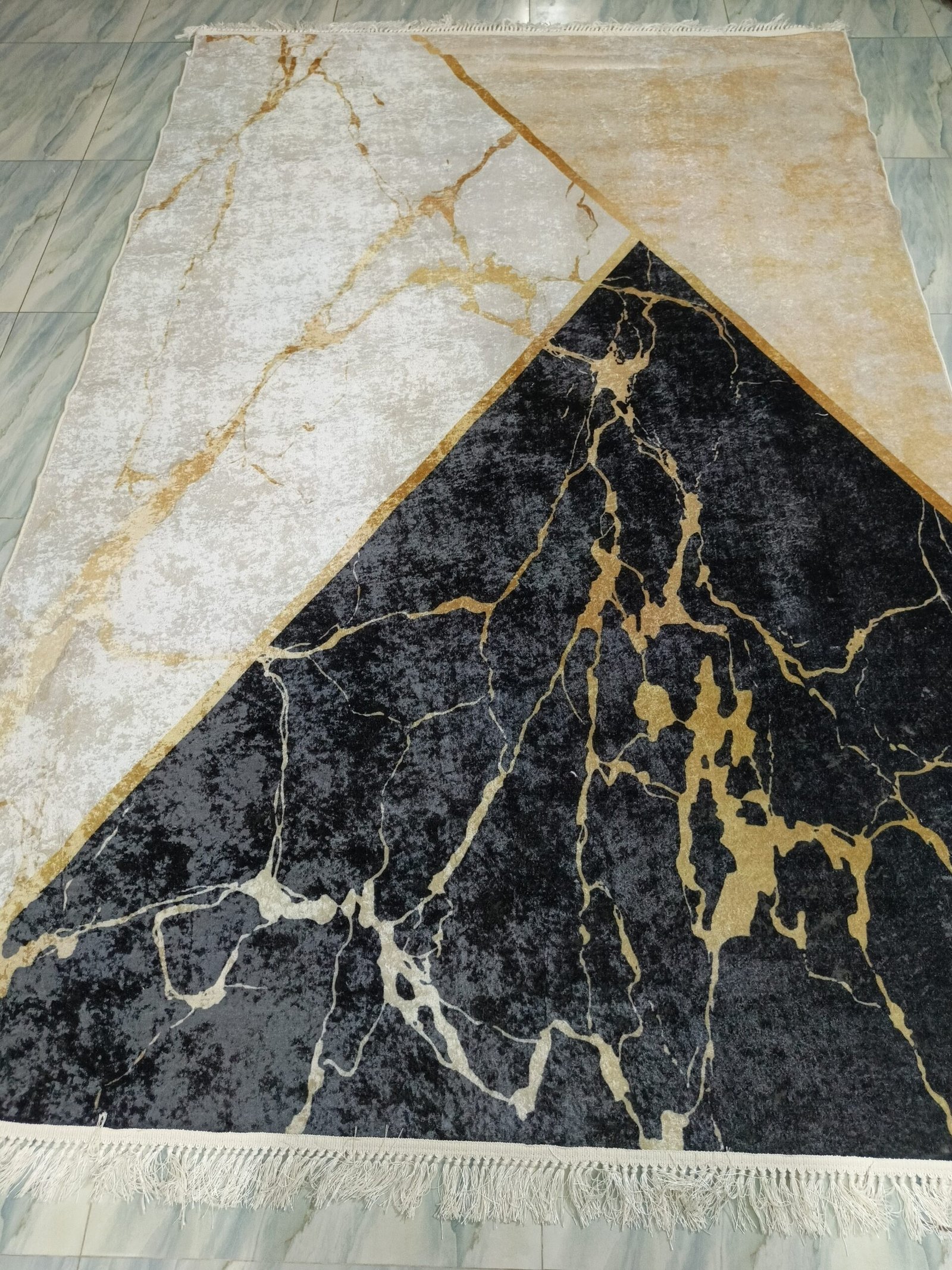 Marble-Inspired Turkish Rug – 6.2 × 9.8 ft – Black, Gold & Beige Geometric Design – Premium Quality with Leather Back – Soft & Washable