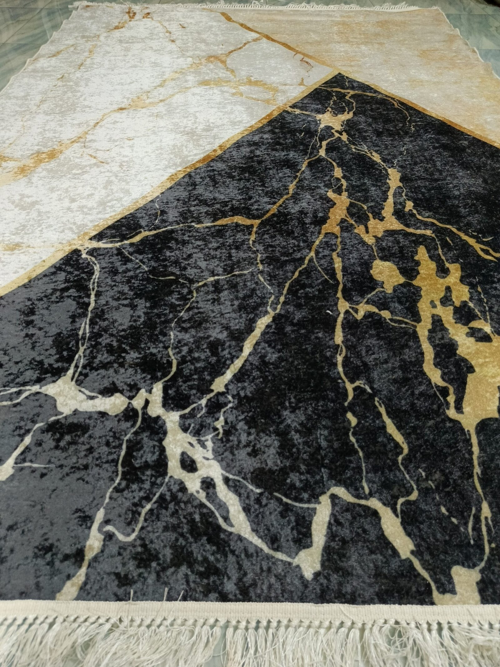 Marble-Inspired Turkish Rug – 6.2 × 9.8 ft – Black, Gold & Beige Geometric Design – Premium Quality with Leather Back – Soft & Washable - Image 2