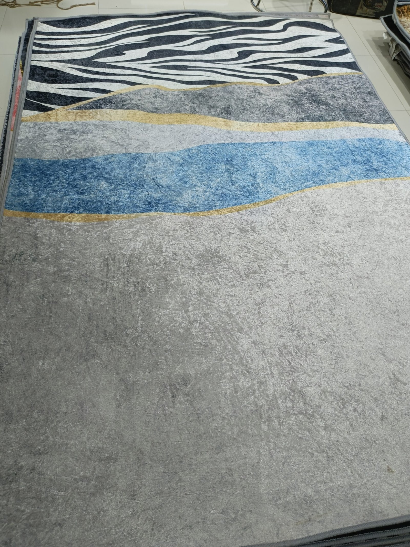 Modern Wave Rug 4x6 ft – Premium Zebra & Blue Carpet