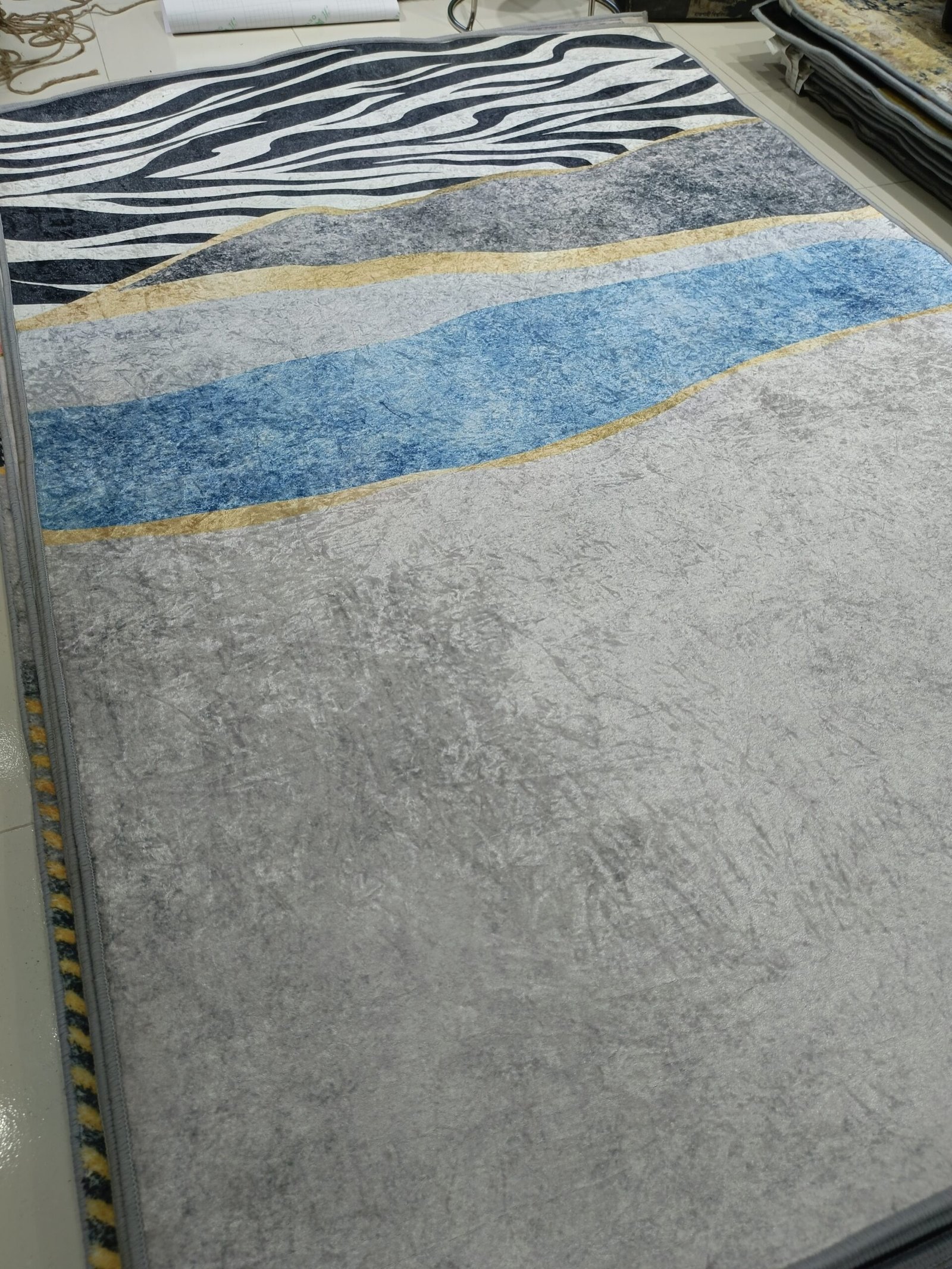 Premium Modern Wave Rug – Zebra & Blue Accent Carpet (4x6 ft, 6mm, China Origin) - Image 2