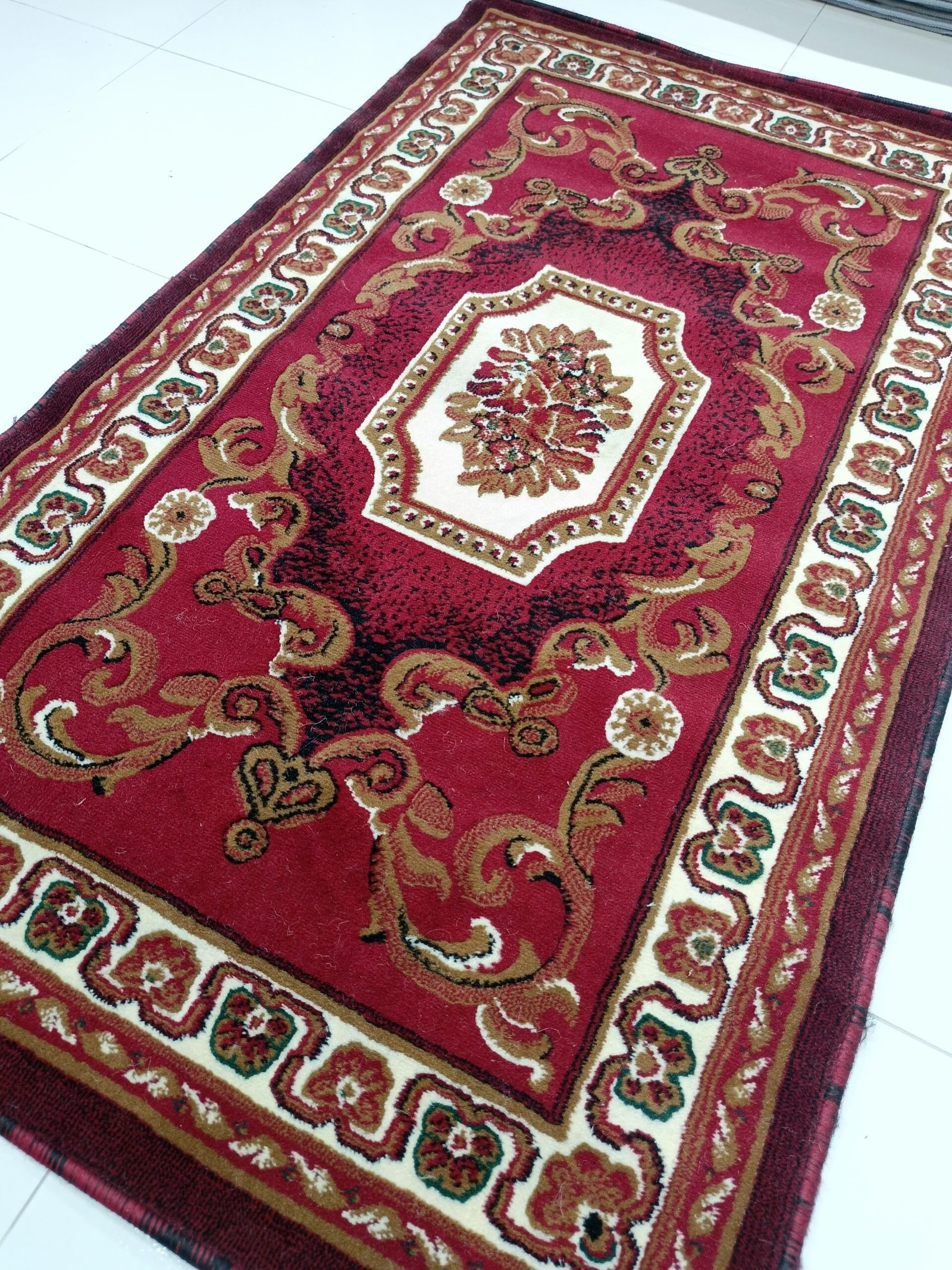 Indonesian Classic Rug 3x5 ft – Red Medallion Floral Carpet - Image 3