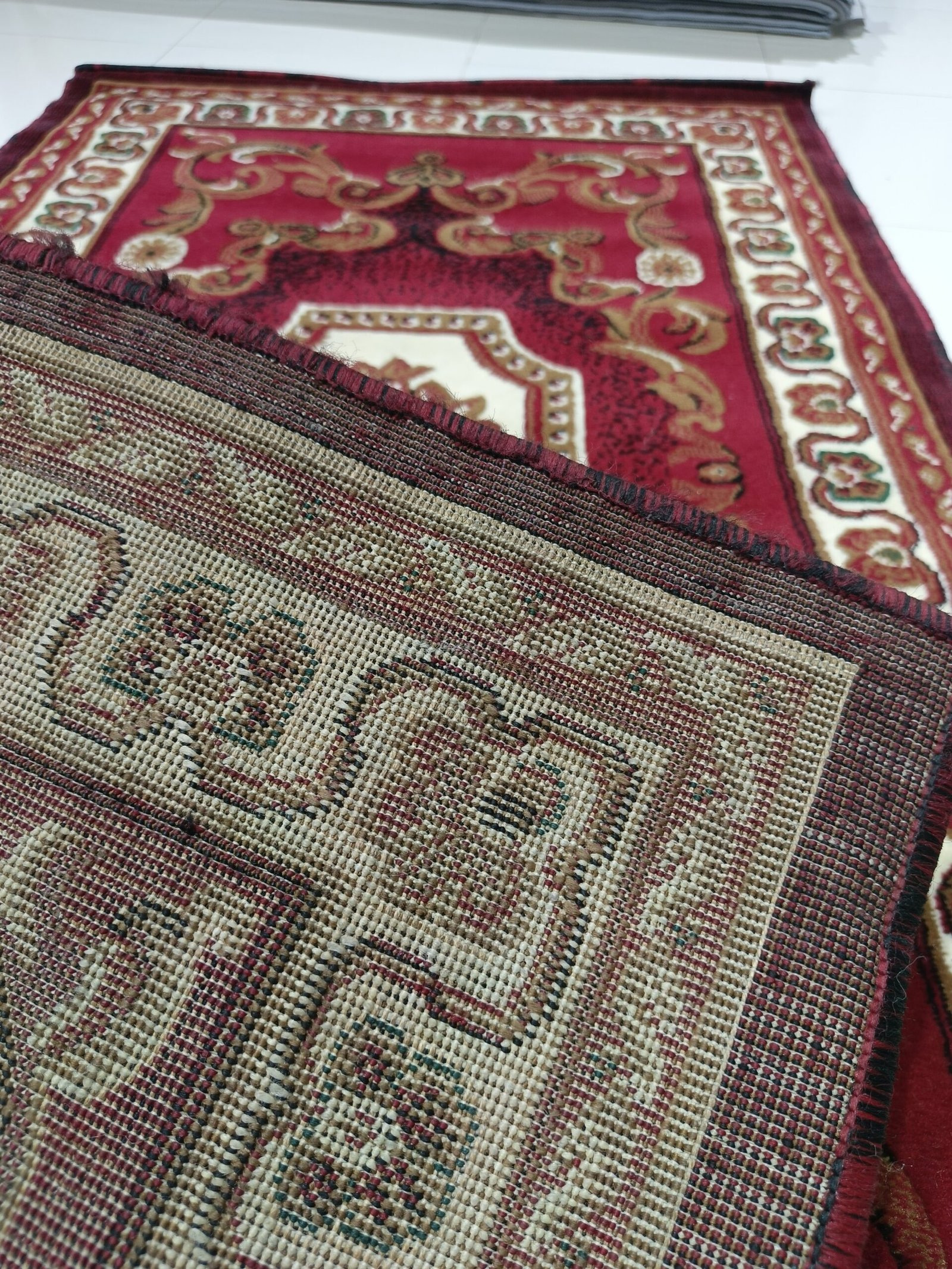 Indonesian Classic Rug 3x5 ft – Red Medallion Floral Carpet - Image 4