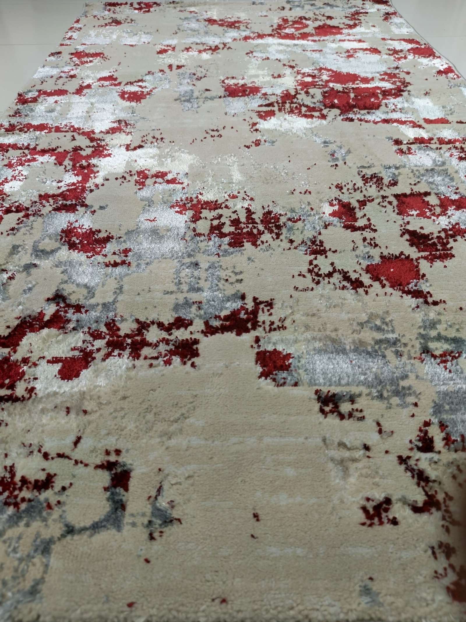 3D Shiny Turkish Carpet – Beige & Red Abstract Luxury Rug (90×150 cm) - Image 3