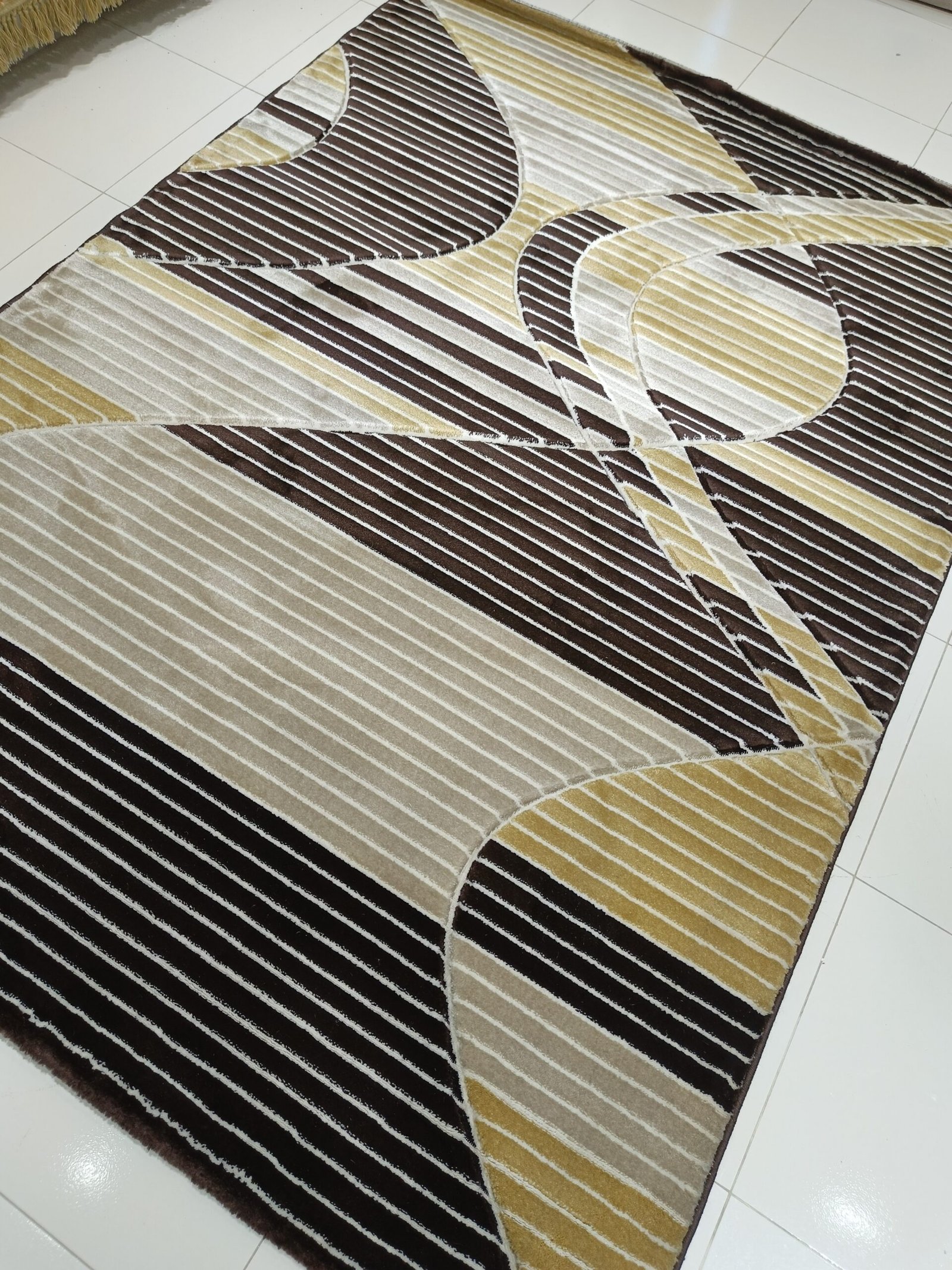 Premium Turkish Modern Geometric Carpet – Brown & Beige with Gold Accents – 5x7 ft (150×210 cm) – TOPKAPI Collection - Image 3