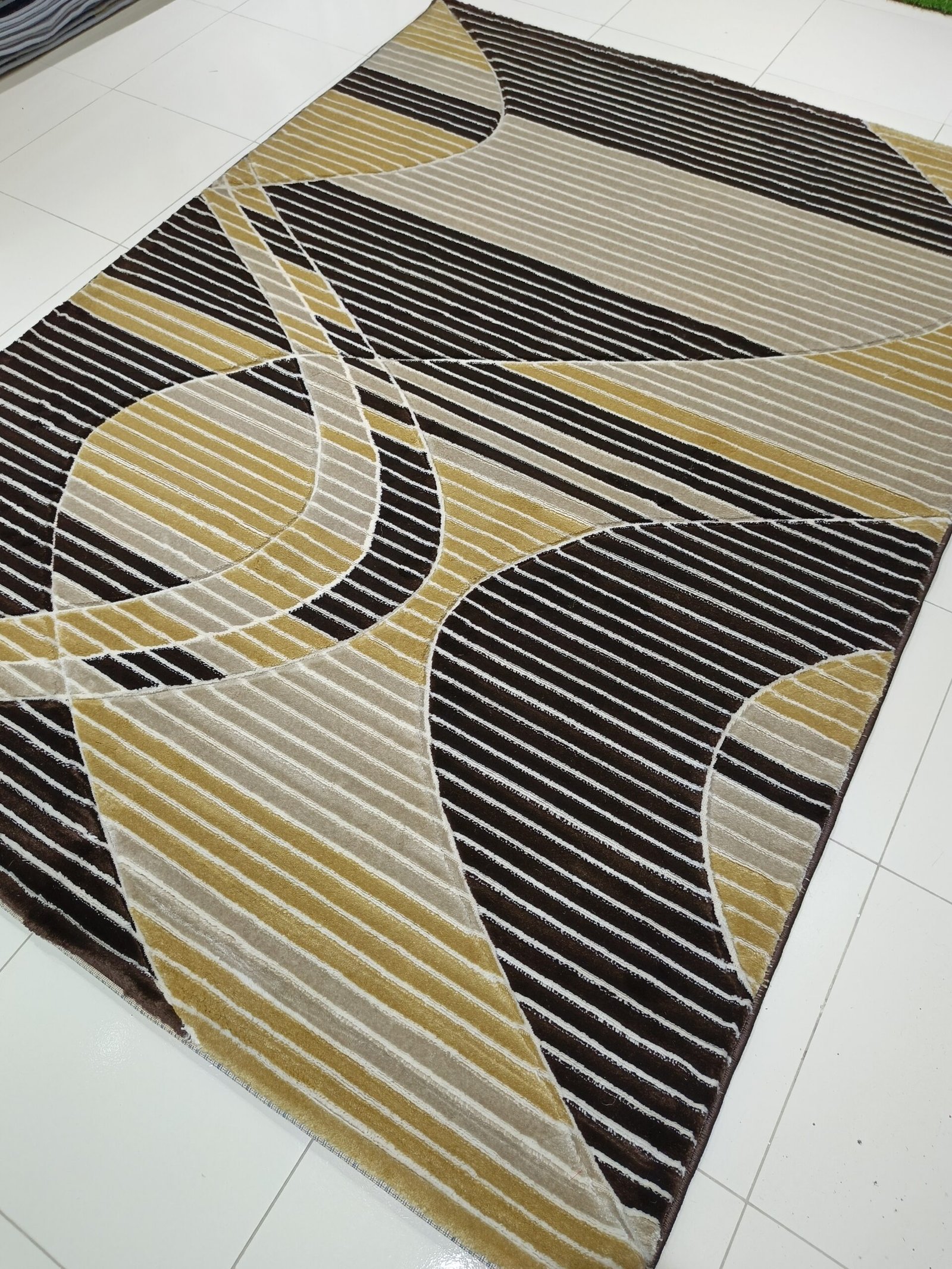 Premium Turkish Modern Geometric Carpet – Brown & Beige with Gold Accents – 5x7 ft (150×210 cm) – TOPKAPI Collection - Image 7