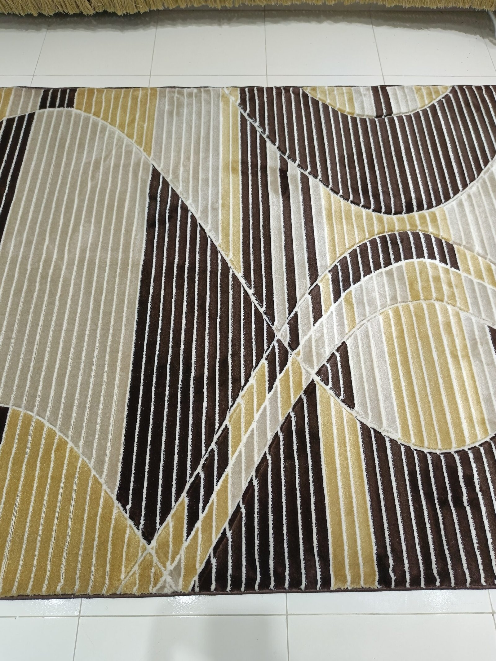 Premium Turkish Modern Geometric Carpet – Brown & Beige with Gold Accents – 5x7 ft (150×210 cm) – TOPKAPI Collection - Image 4