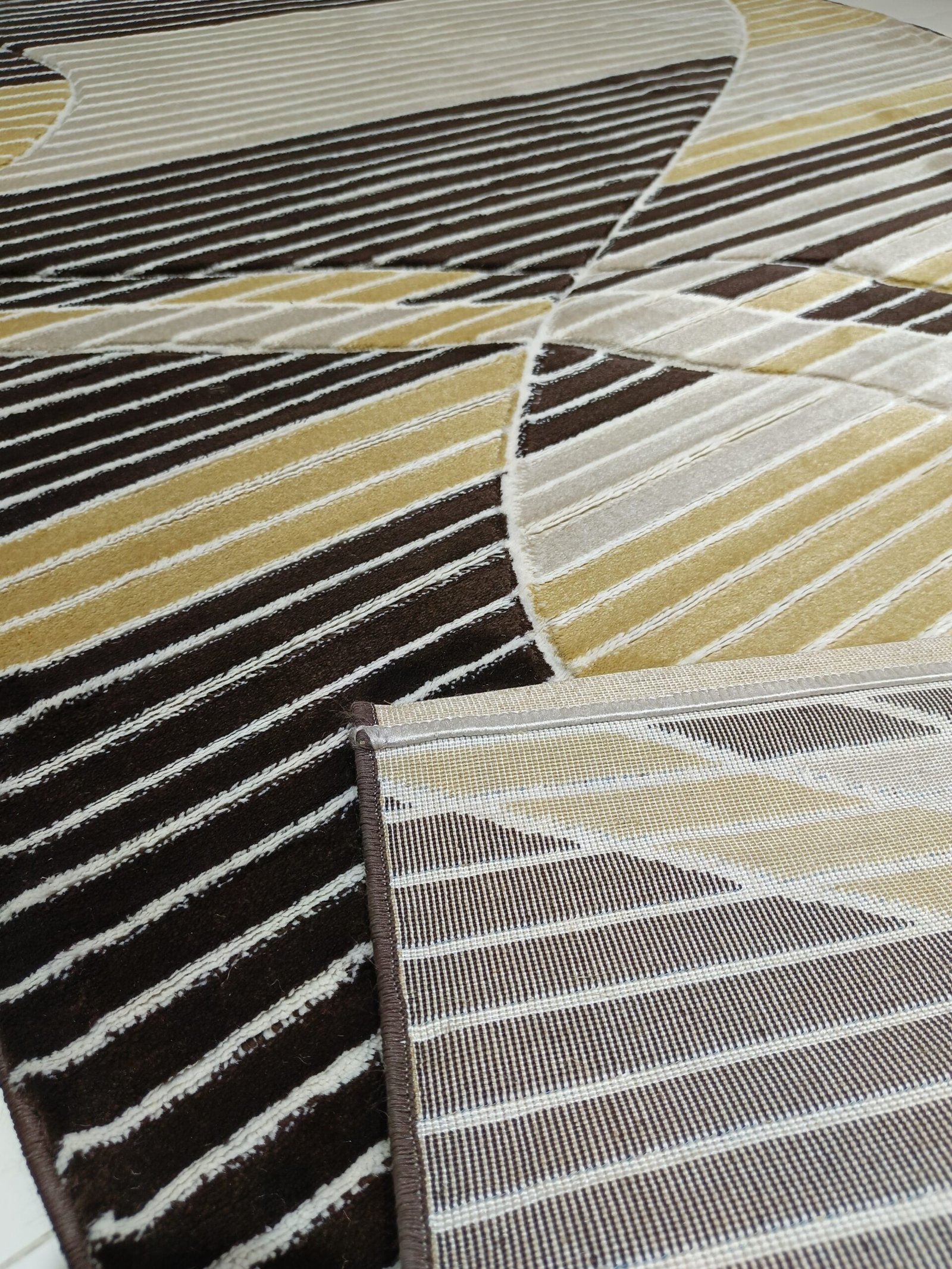 Premium Turkish Modern Geometric Carpet – Brown & Beige with Gold Accents – 5x7 ft (150×210 cm) – TOPKAPI Collection - Image 8