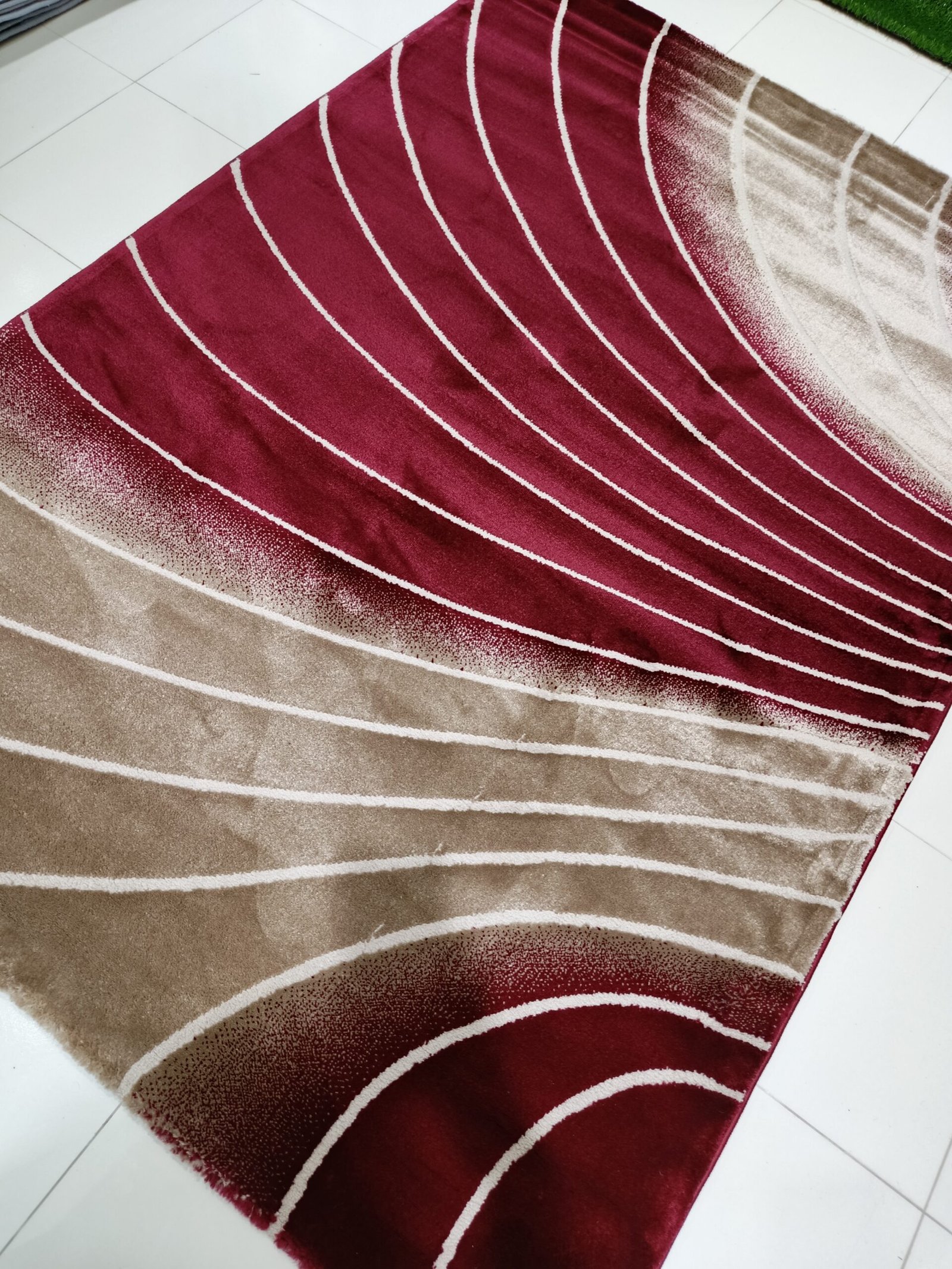 Premium Turkish Rug – New TOPKAPI Collection – Red & Brown Curved Gradient Design – 5x7 ft (150×210 cm) - Image 3