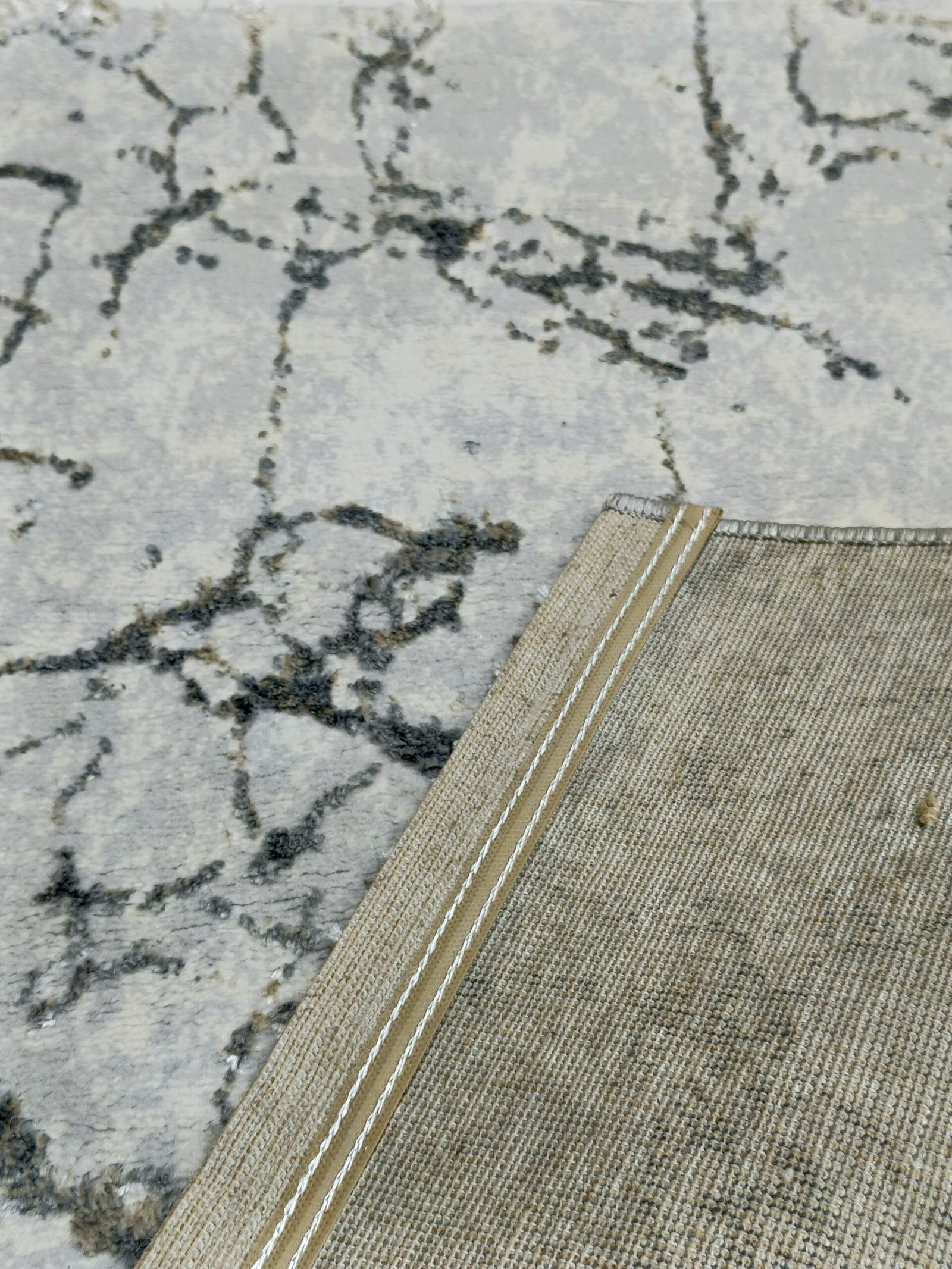 2×3 ft Turkish 3D Shiny VIP Rug – Silver Mist Gray with Metallic Shine Finish - Image 5