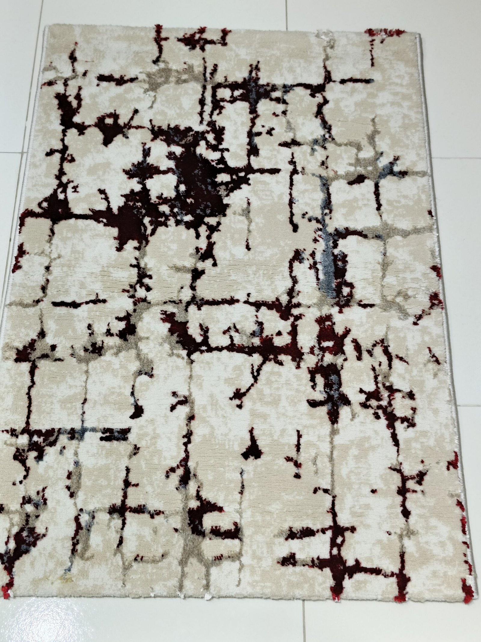 2×3 ft Turkish 3D Shiny VIP Rug – Beige with Red & Silver Marble Pattern