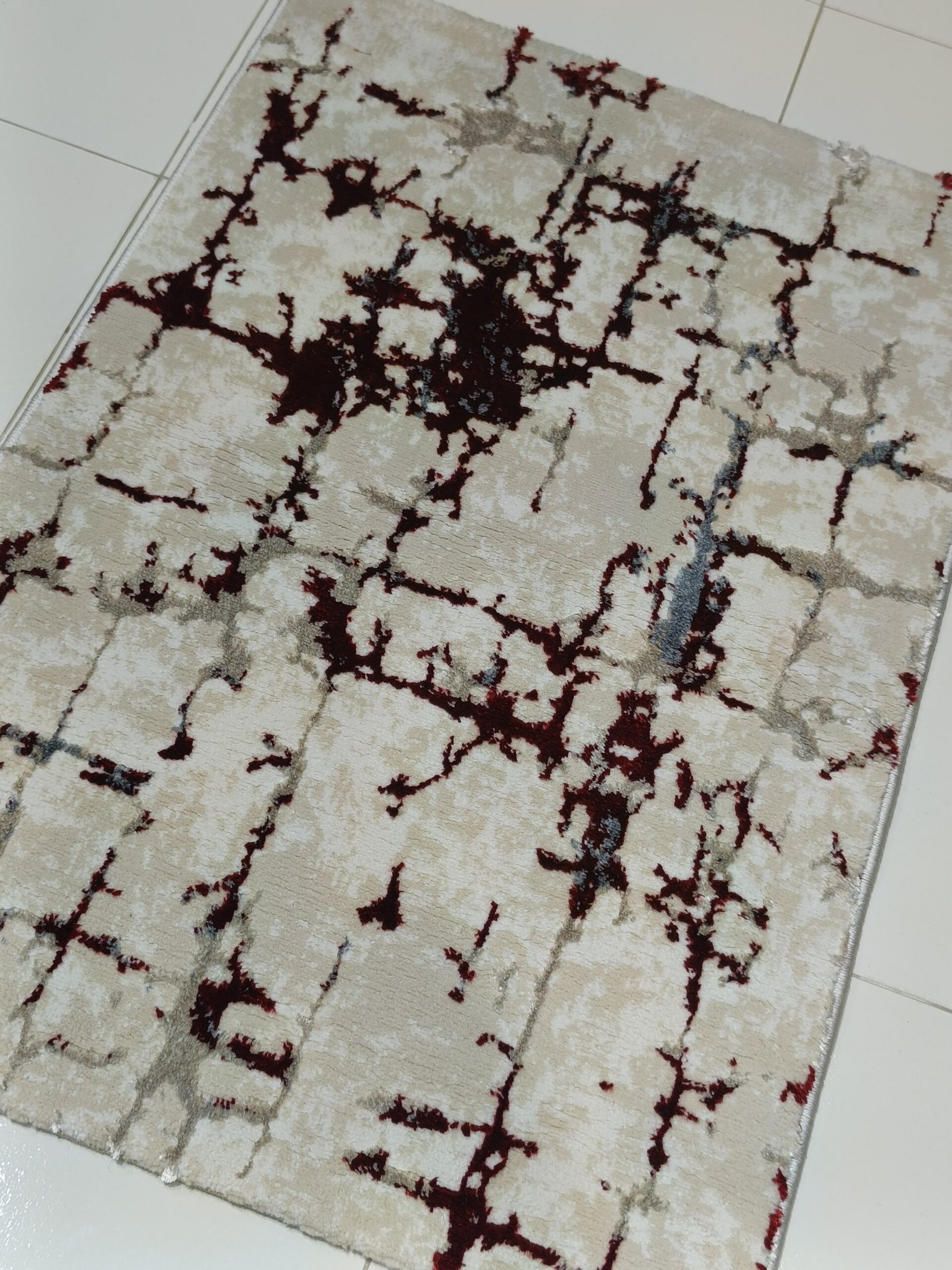 2×3 ft Turkish 3D Shiny VIP Rug – Beige with Red & Silver Marble Pattern - Image 2