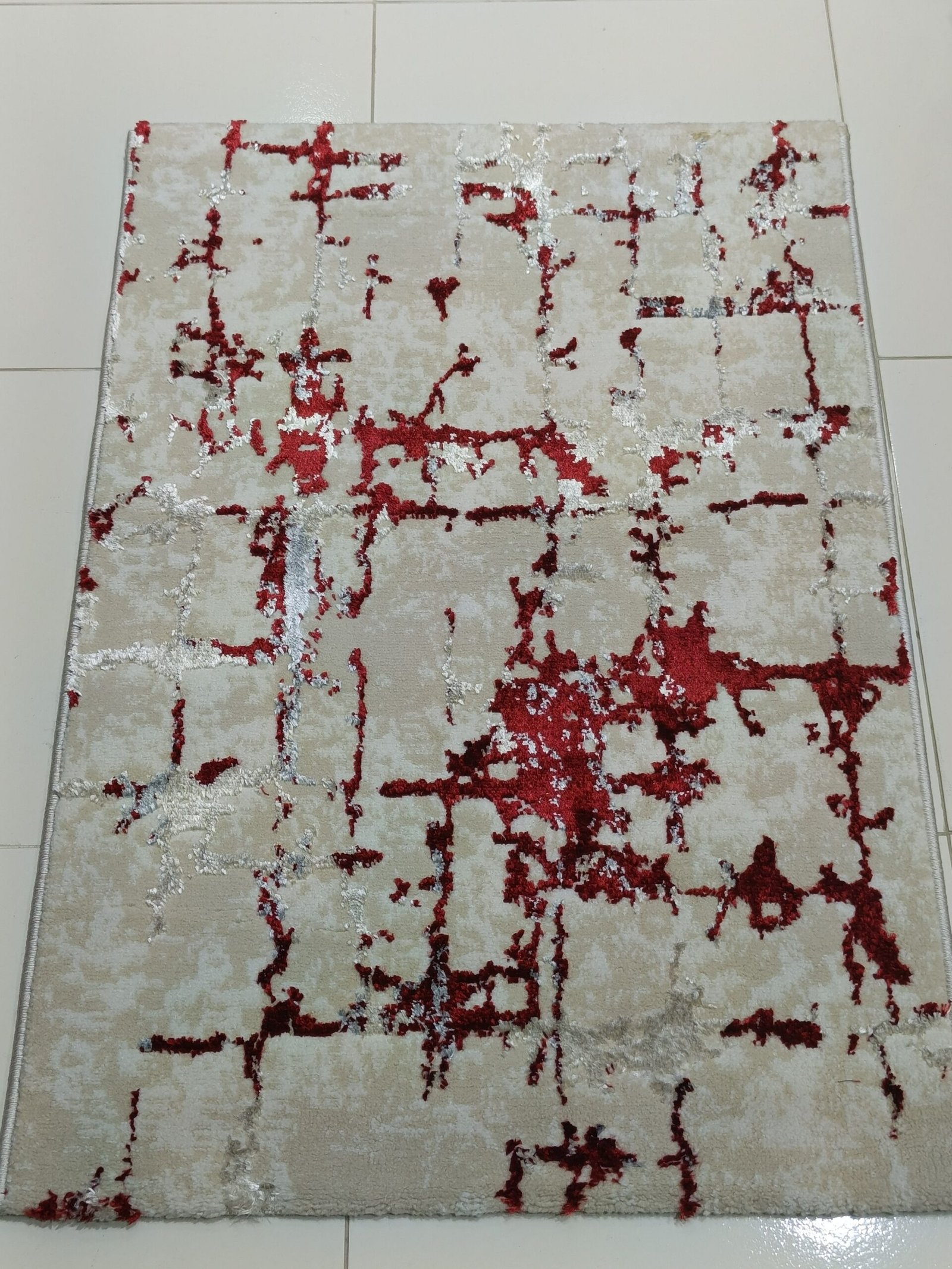 2×3 ft Turkish 3D Shiny VIP Rug – Beige with Red & Silver Marble Pattern - Image 3