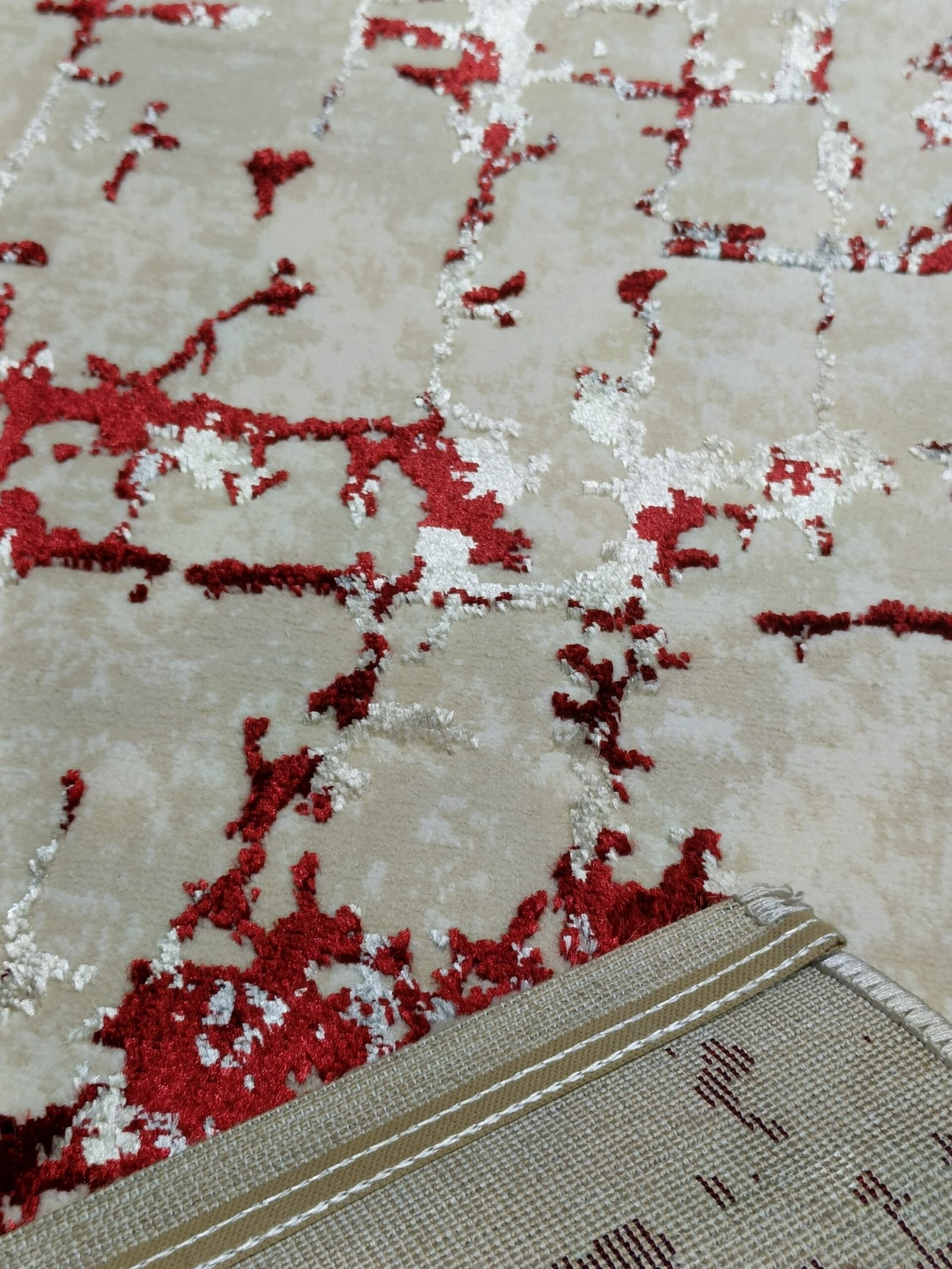 2×3 ft Turkish 3D Shiny VIP Rug – Beige with Red & Silver Marble Pattern - Image 5