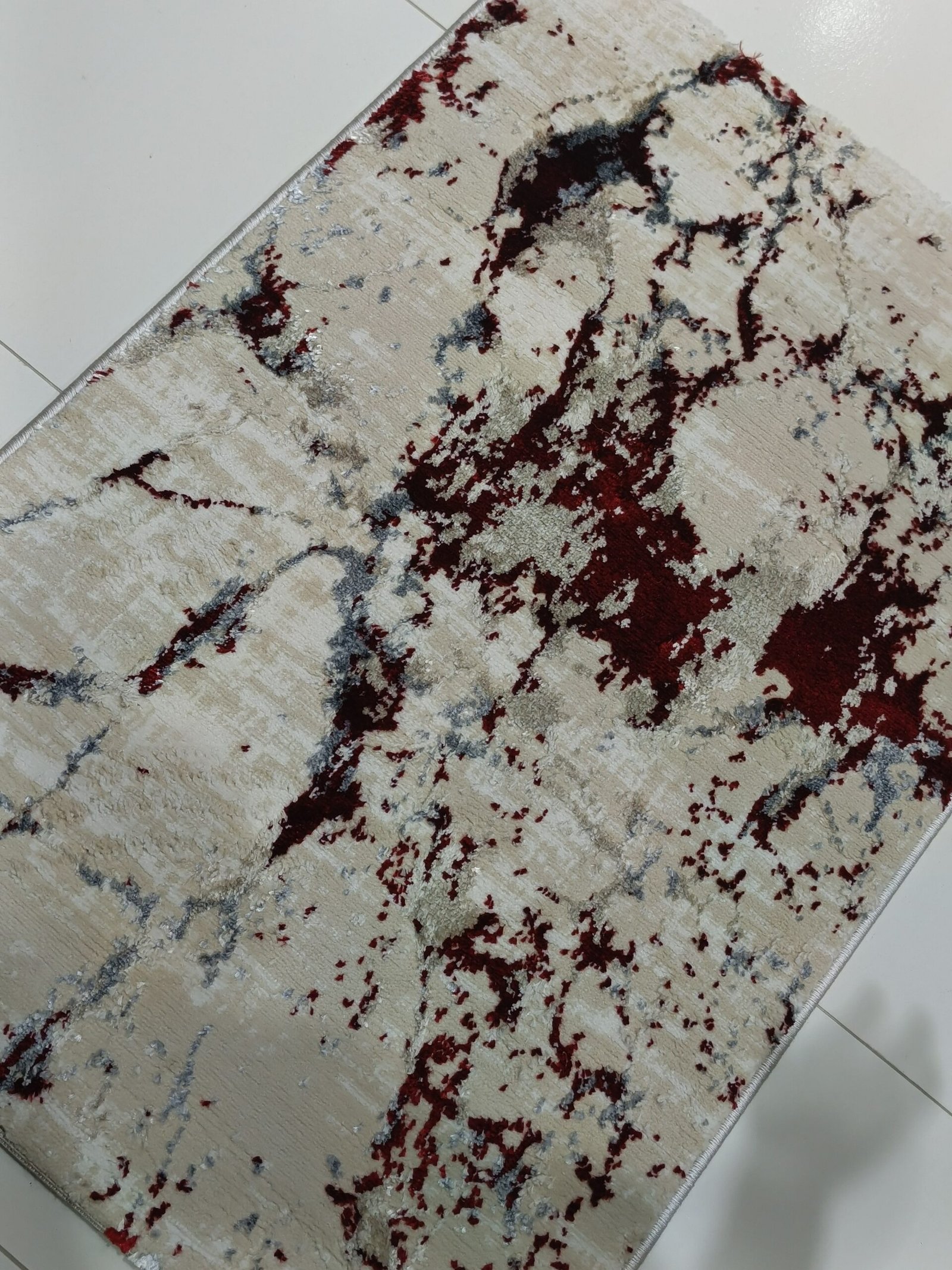 2×3 ft Turkish 3D Shiny VIP Rug – Beige with Red & Silver Abstract Design - Image 4