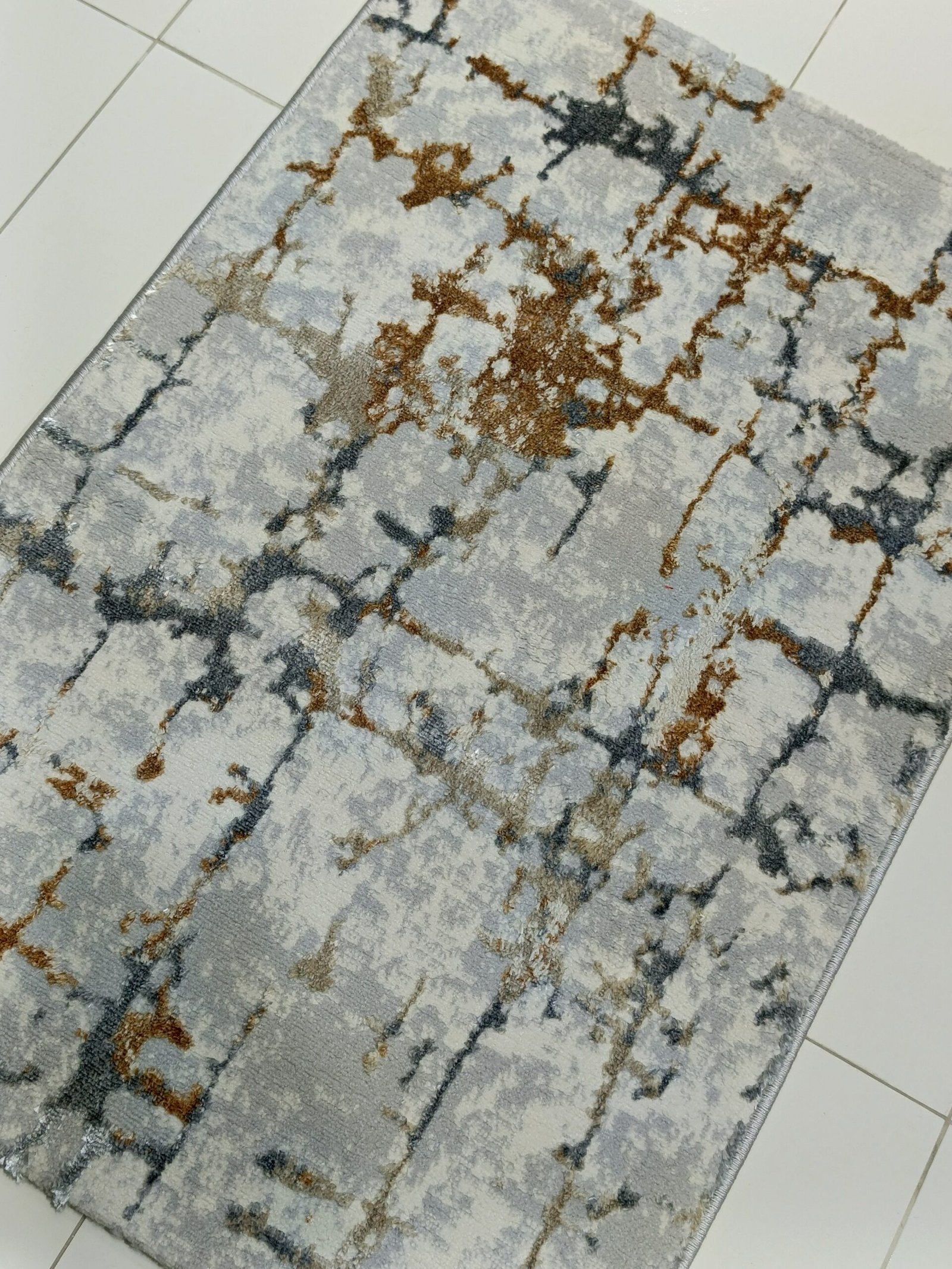 2×3 ft Turkish 3D Shiny VIP Rug – Grey Base with Golden & Silver Marble Lines - Image 2