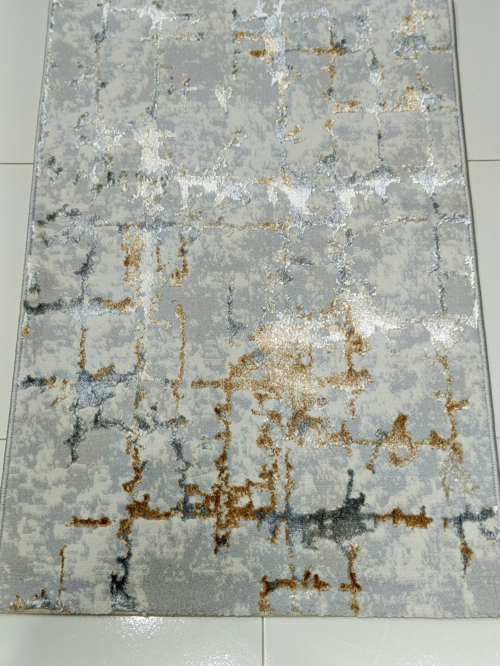 2×3 ft Turkish 3D Shiny VIP Rug – Grey Base with Golden & Silver Marble Lines - Image 3