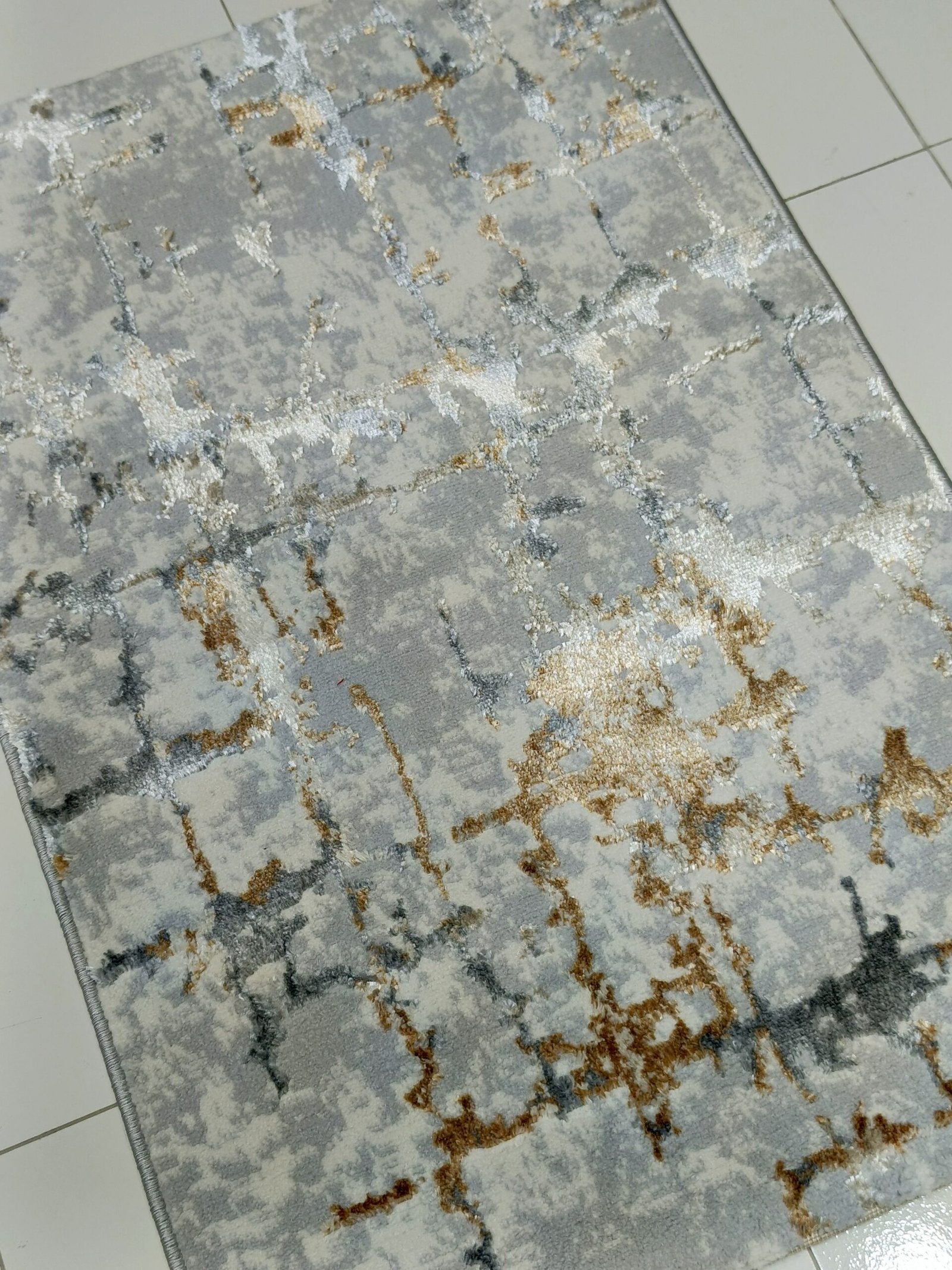 2×3 ft Turkish 3D Shiny VIP Rug – Grey Base with Golden & Silver Marble Lines - Image 4