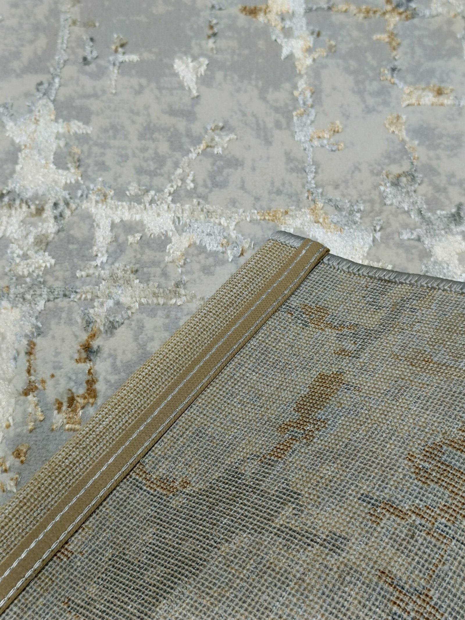 2×3 ft Turkish 3D Shiny VIP Rug – Grey Base with Golden & Silver Marble Lines - Image 5