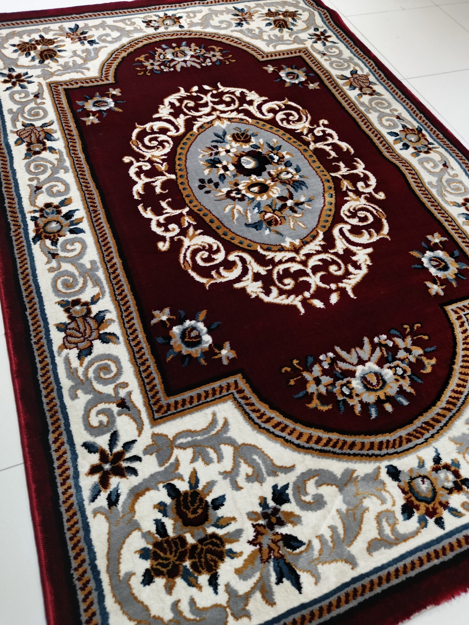 “Shalimar Royale” – 4×6 ft Turkish Heavy Premium Carpet (Classic Maroon Elegance, Luxurious Floral Design) - Image 2