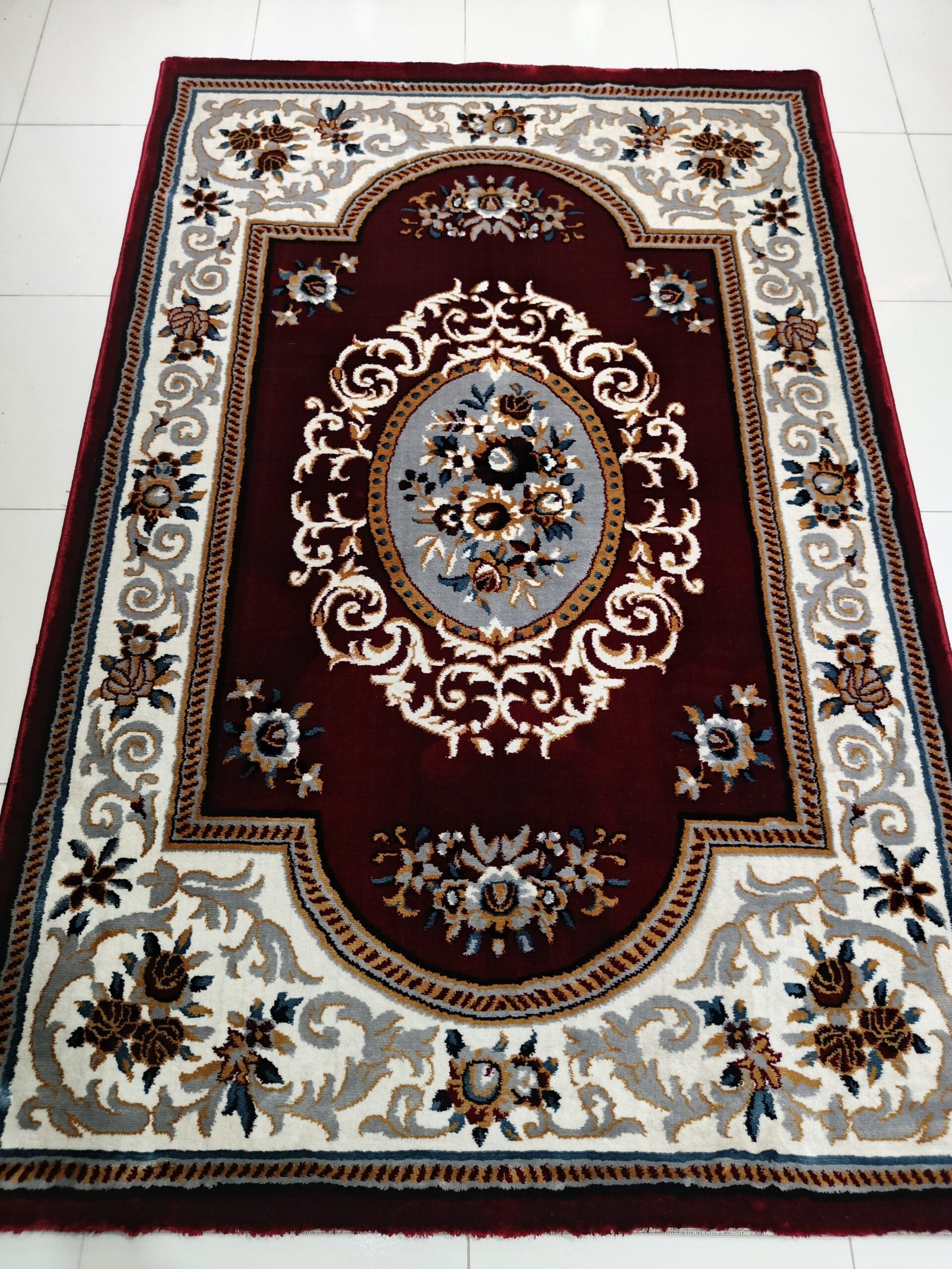 “Shalimar Royale” – 4×6 ft Turkish Heavy Premium Carpet (Classic Maroon Elegance, Luxurious Floral Design)