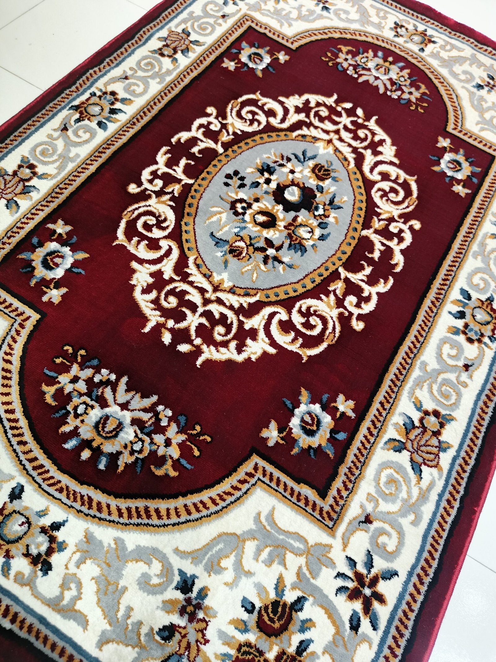 “Shalimar Royale” – 4×6 ft Turkish Heavy Premium Carpet (Classic Maroon Elegance, Luxurious Floral Design) - Image 3