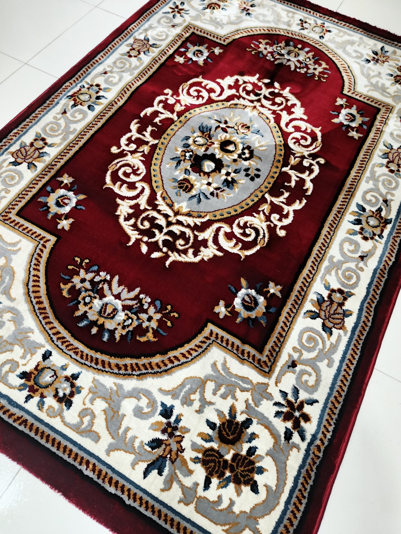 “Shalimar Royale” – 4×6 ft Turkish Heavy Premium Carpet (Classic Maroon Elegance, Luxurious Floral Design) - Image 4