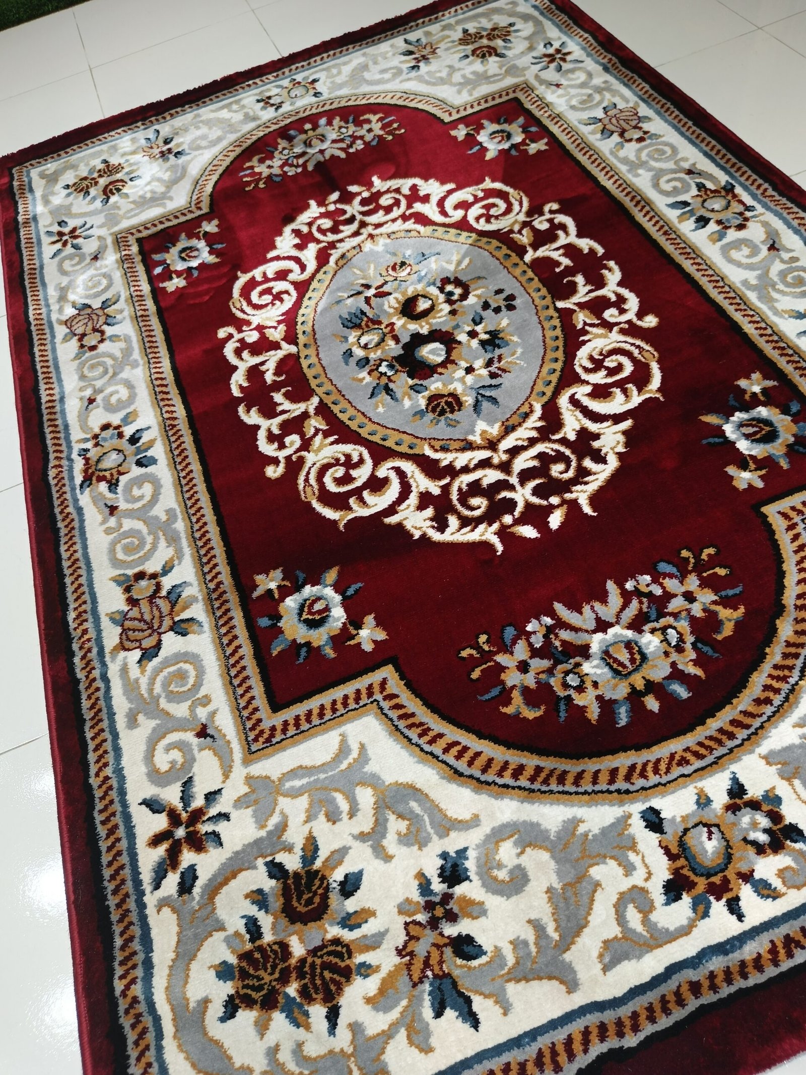 “Shalimar Royale” – 4×6 ft Turkish Heavy Premium Carpet (Classic Maroon Elegance, Luxurious Floral Design) - Image 6