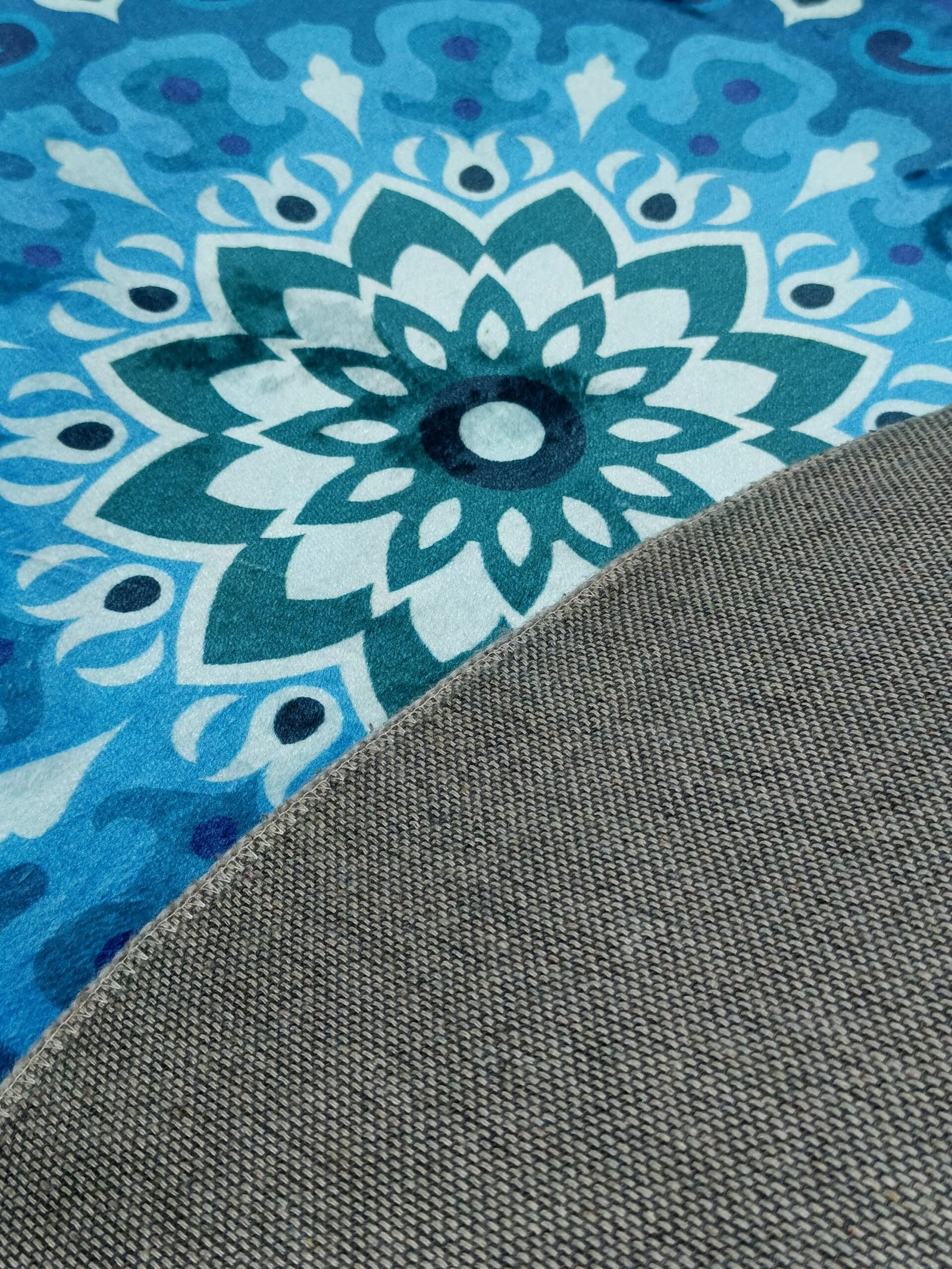 Ocean Mirage – 4x4 ft China Premium Round Carpet (8mm Thick, Soft & Elegant Blue Design) - Image 4