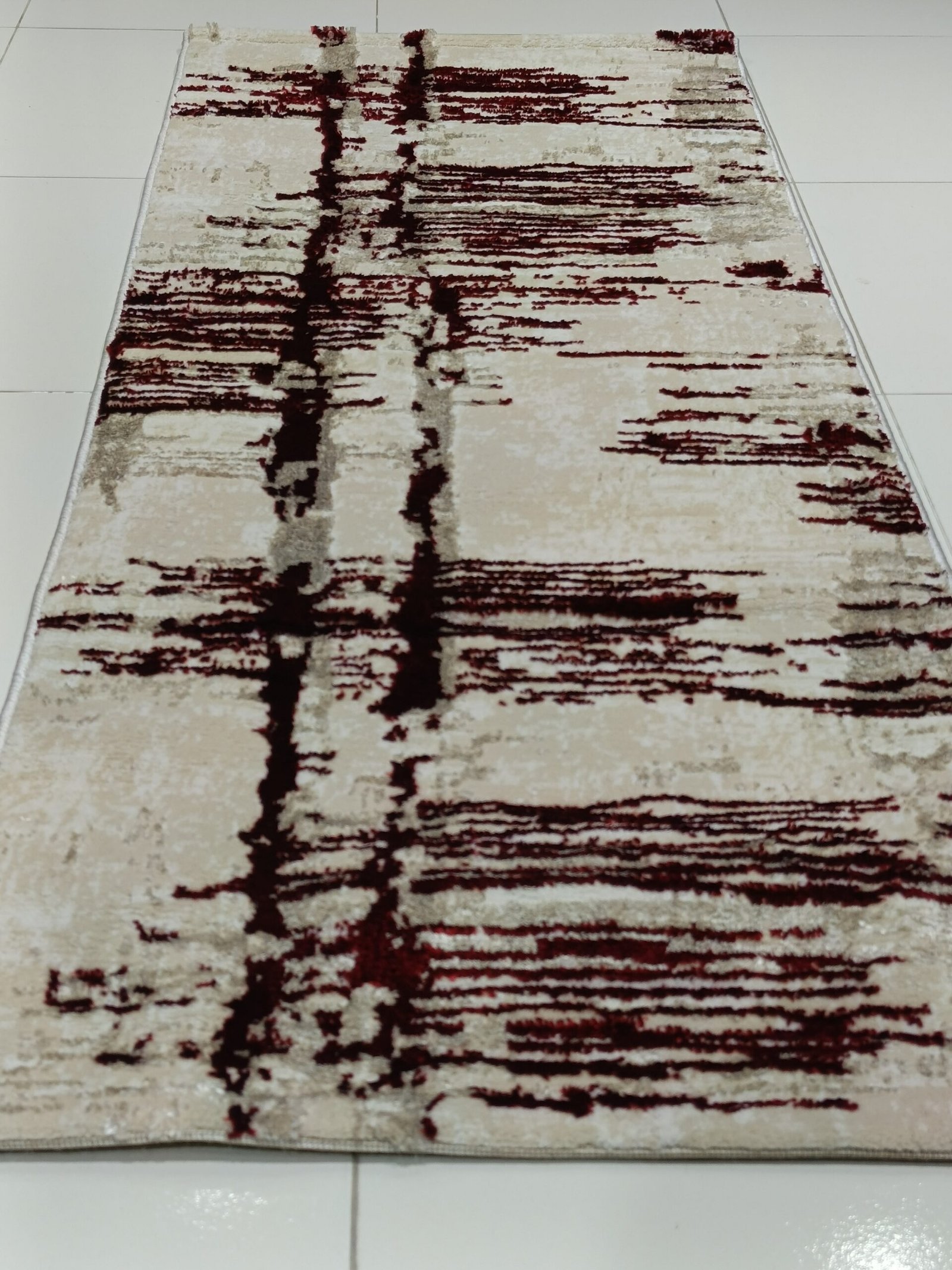 Crimson Rift – 2×5 ft Turkish 3D Shiny Abstract Runner Carpet in Beige & Red | Premium Textured Floor Runner for Modern Homes - Image 4