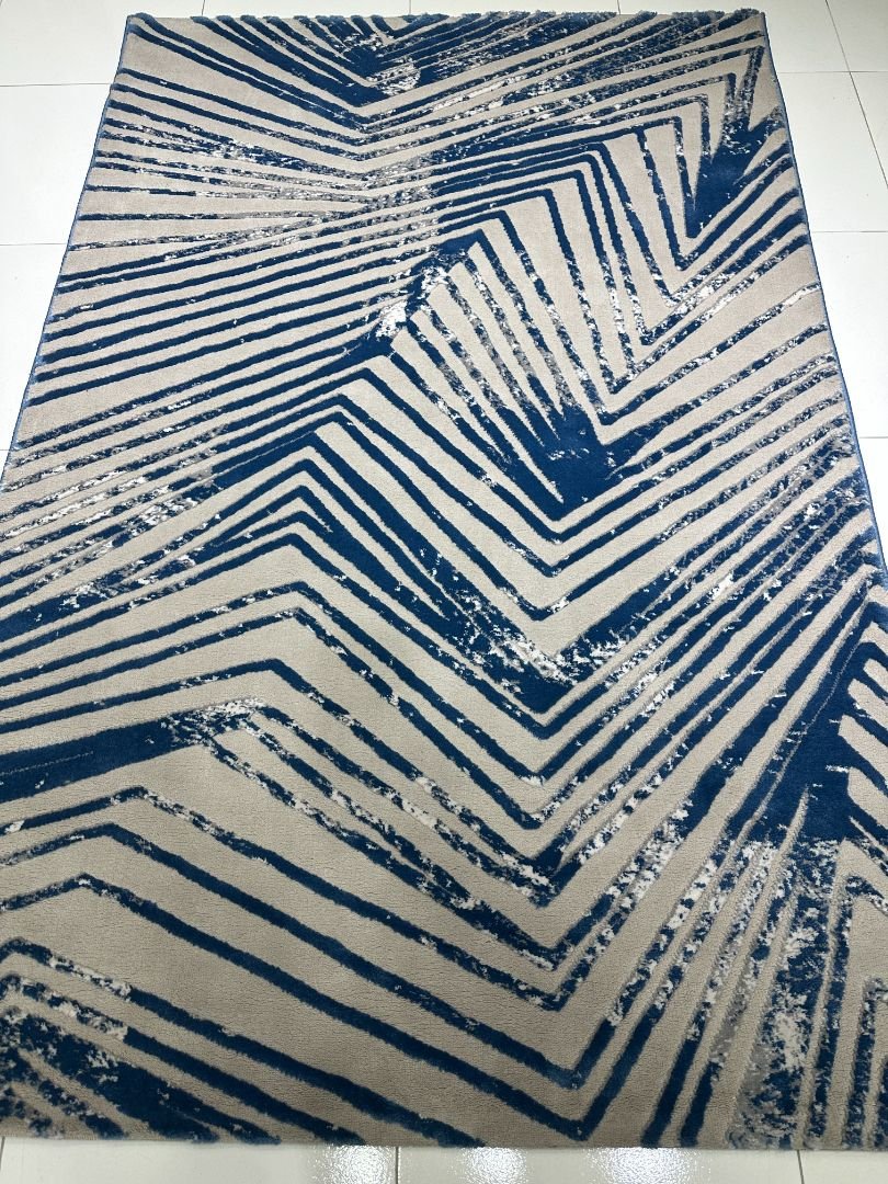 Azure Chevron Crest – Premium Turkish Geometric Rug (4×6 ft)