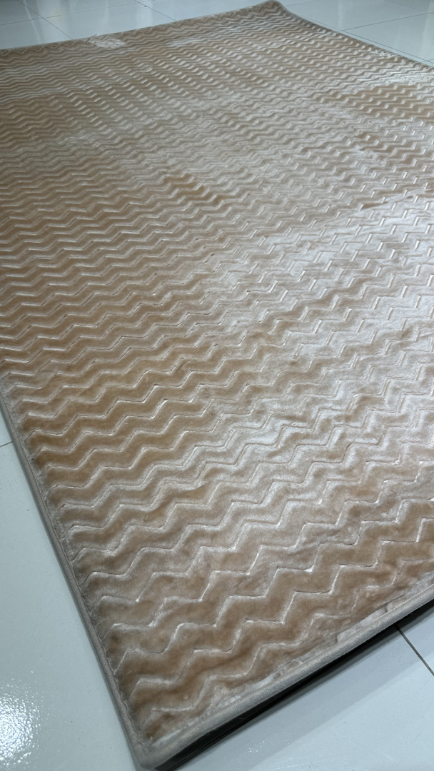 Minimal Velvet Soft Runner Rug – 2.6×5 ft | Anti-Slip Zigzag Texture Carpet | Premium Plush Floor Runner - Image 4