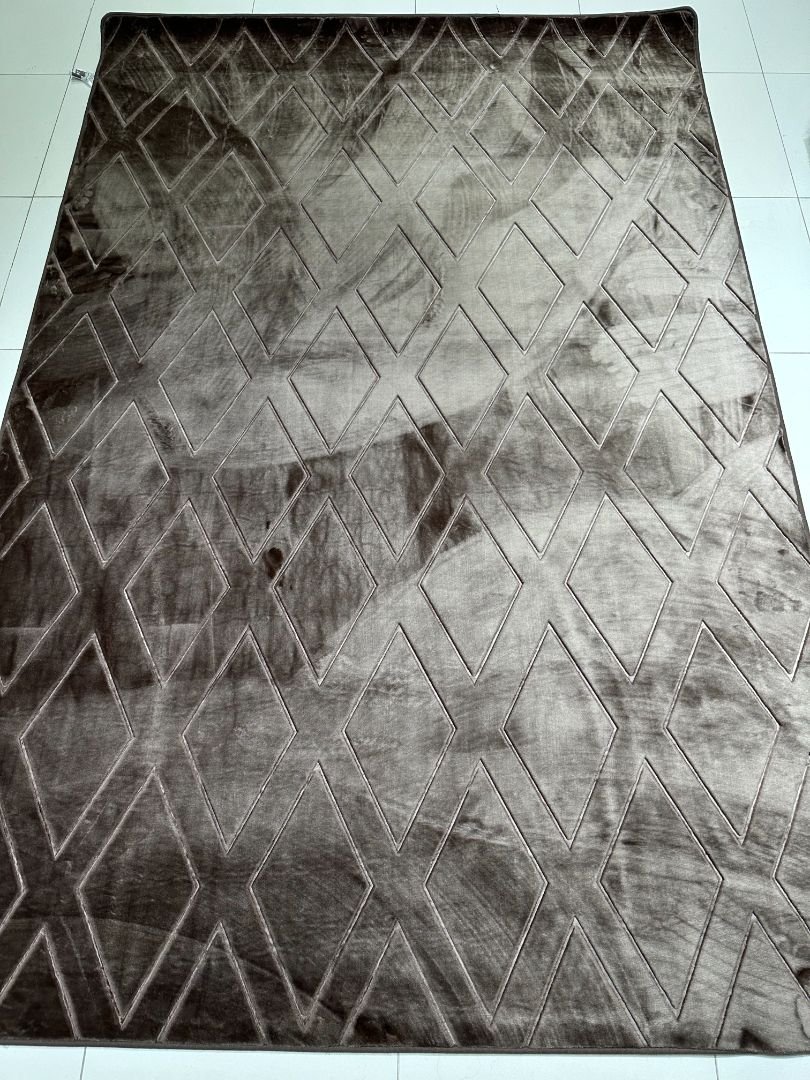 Modern Taupe Diamond Plush Carpet – 4.5×6.5 ft | Velvety Soft Area Rug | Premium Contemporary Living Room & Bedroom Carpet
