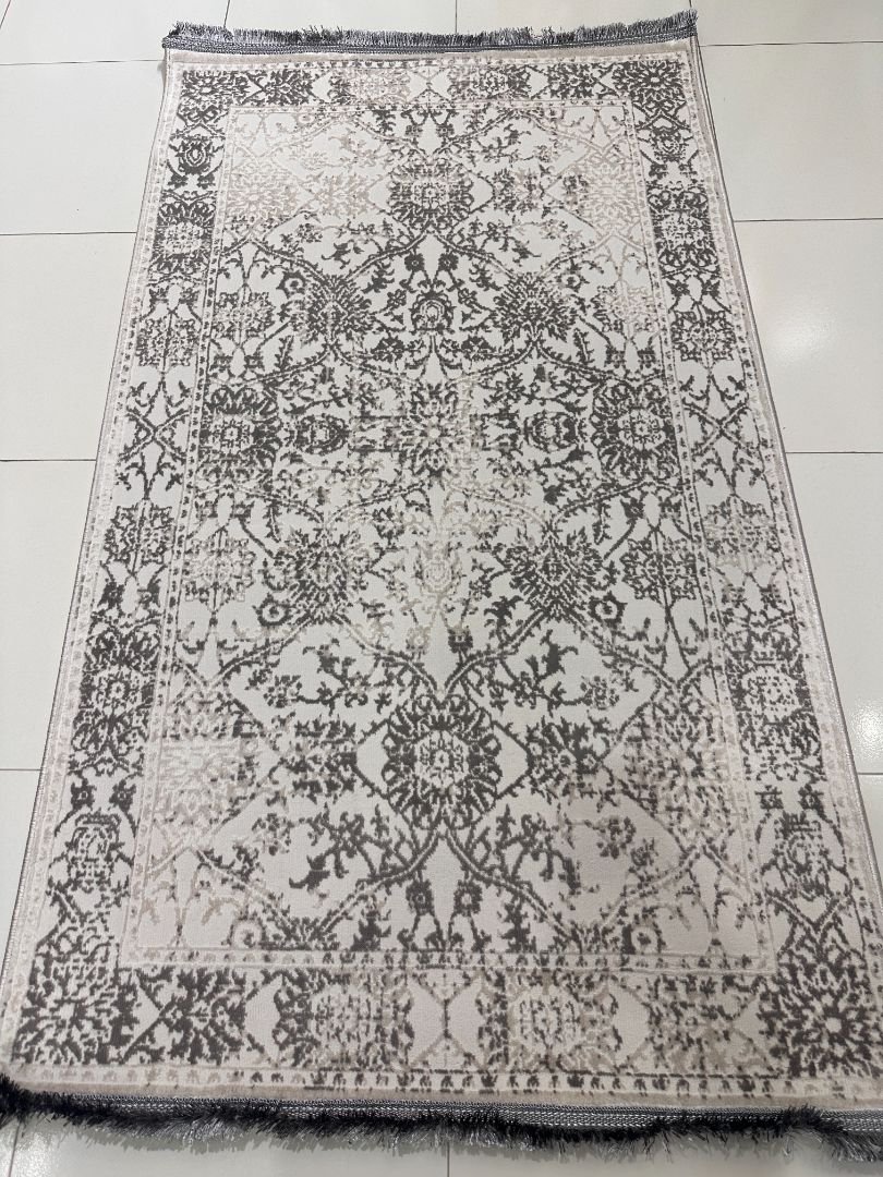 Ivory Mist Distressed Persian-Style Turkish Rug – 3×5 ft