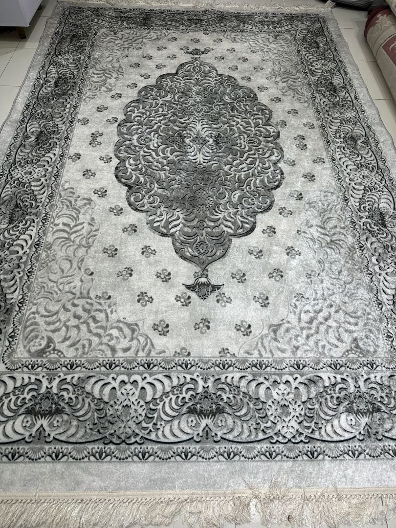 Silver Medallion Turkish Rug – 6.2×9.6 ft